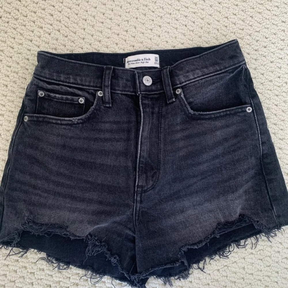 Abercrombie high rise mom short